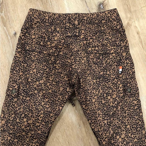 DC Women’s Ski/Snow Pants - Picture 2 of 5